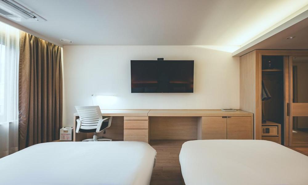 Wonju City Hotel Hyeoksin Exterior photo