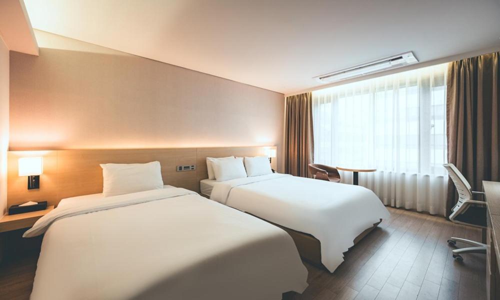 Wonju City Hotel Hyeoksin Exterior photo